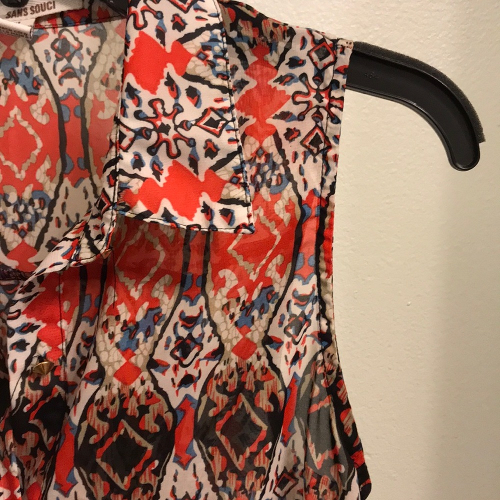 Red pattern sleeveless blouse